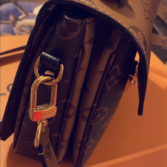 Louis Vuitton Pochette Metis Monogram Reverse - Picture 6 of 10